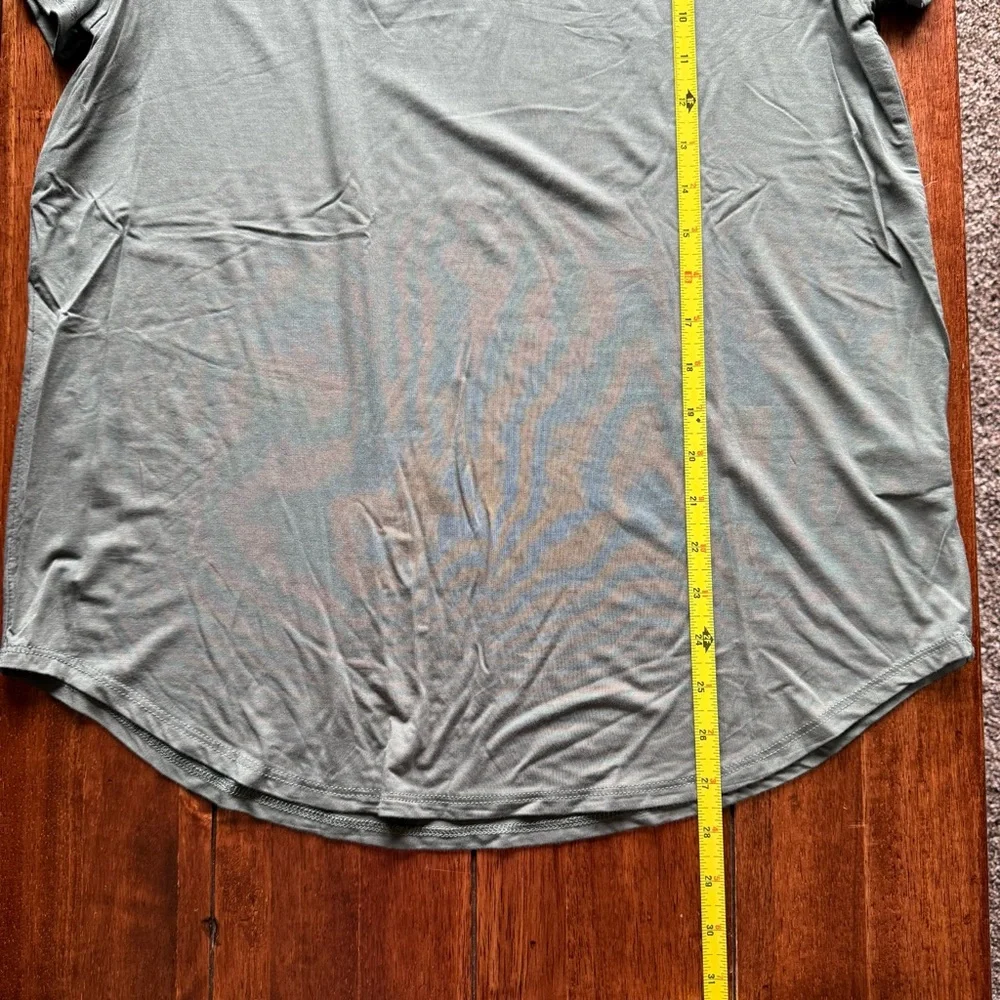 Women’s Green Envelope Green V-neck Short Sleeve Shirt Size Large - Picture 7 of 8